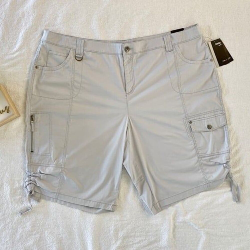 NWT Style & Co silver mid rise Bermuda shorts. Sie 24W. New with tags.